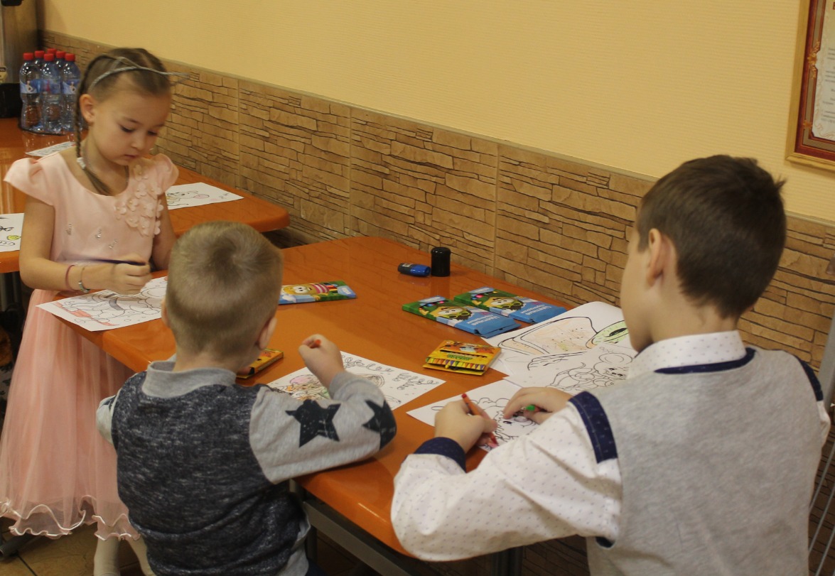 Новогодний праздник для детей на ЛКХП Кирова